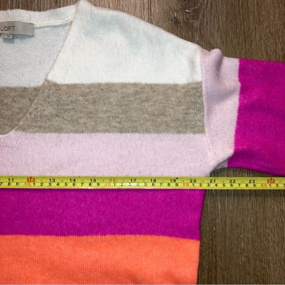 LOFT Women's Striped Relaxed V-Neck
Sweater Pullover Size Small | Boho Preppy - Picture 5 of 13